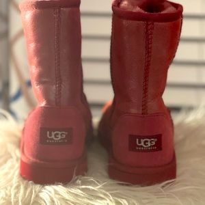 Women’s Ugg Boots size 6 Burgundy w silver shimmer